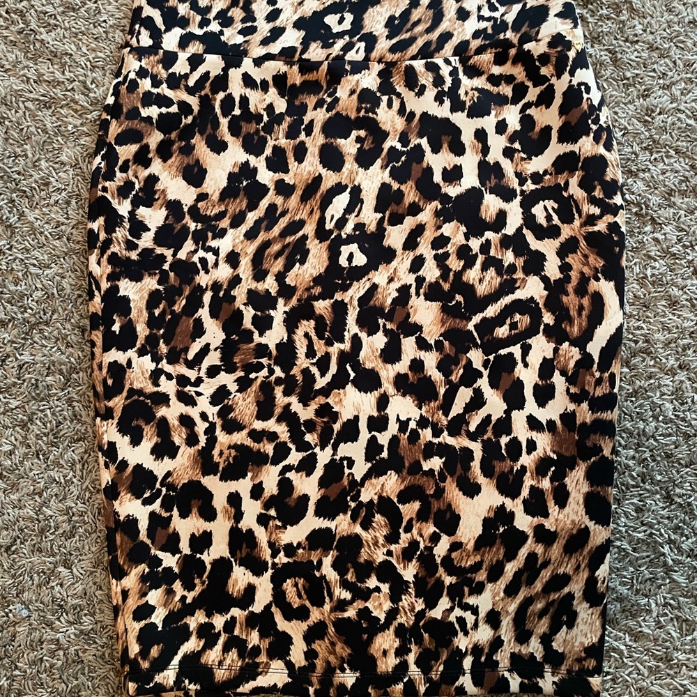 SOLD Thalia Sodi Black and Cream Pencil Skirt Knee-Length